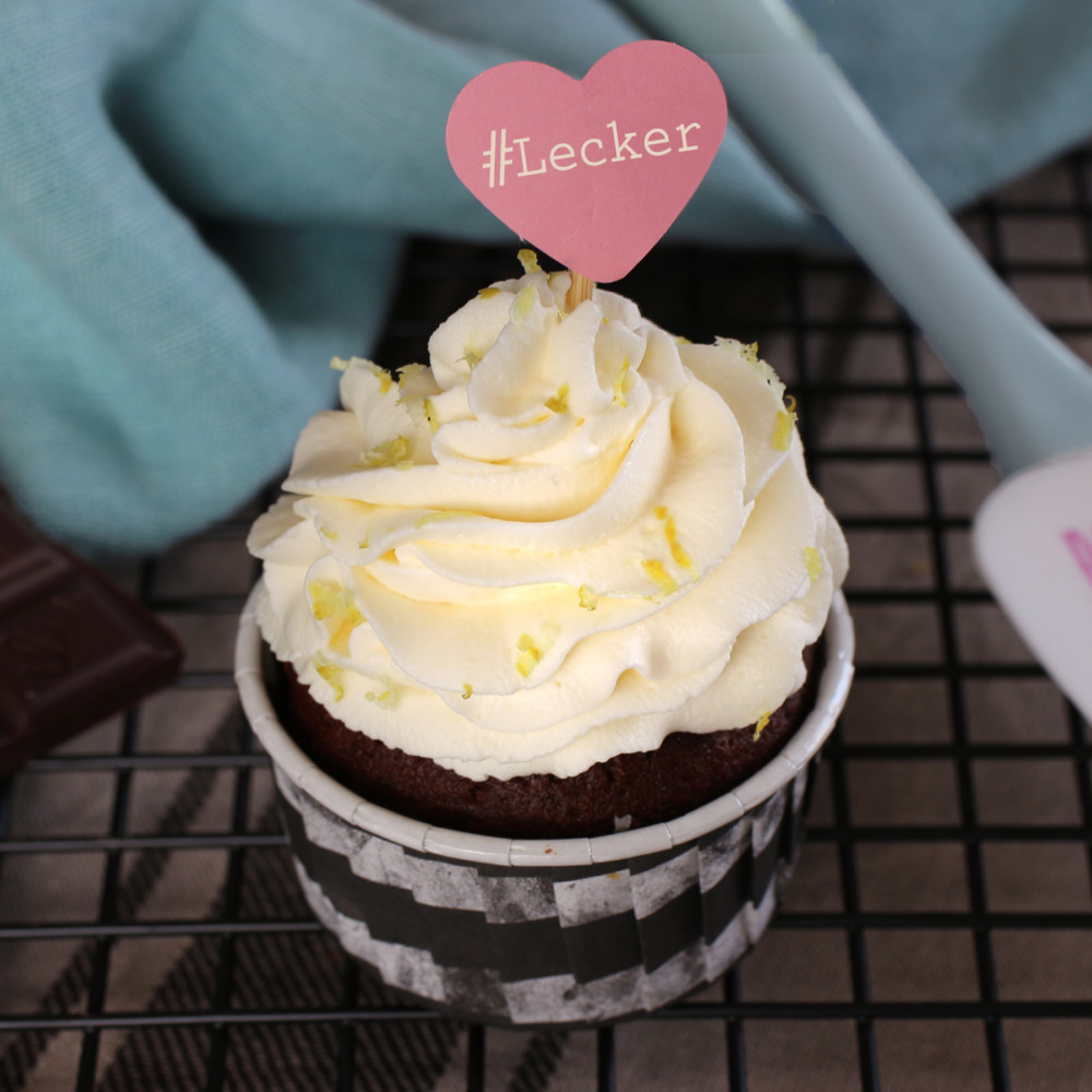 Schokoladen-Cupcakes mit Sahnetopping - Zimtliebe- Schnelle Rezepte ...