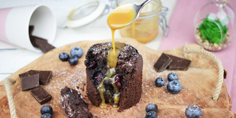 Schokoladenkuchen mit Heidelbeeren