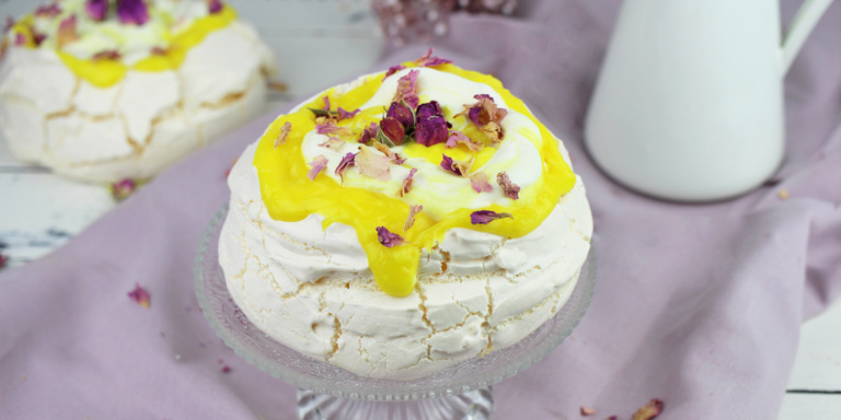 Gin Lemon Fizz Pavlova „Can´t stop eating this leckere Ding“