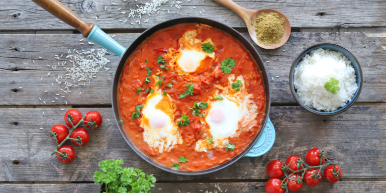 Shakshuka einfach – Tomaten mit 4 pochierten Eiern