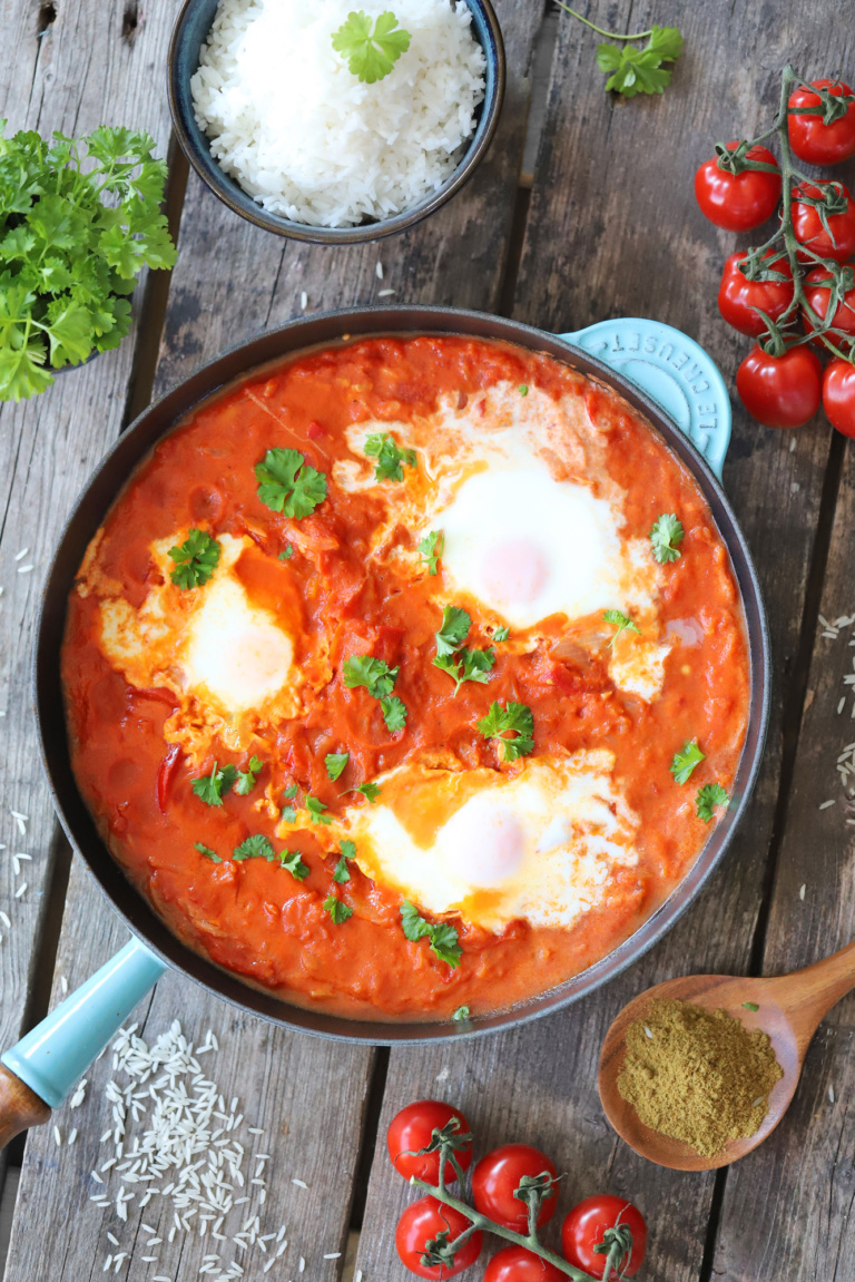 Shakshuka Einfach - Tomaten Mit 4 Pochierten Eiern - Zimtliebe.de