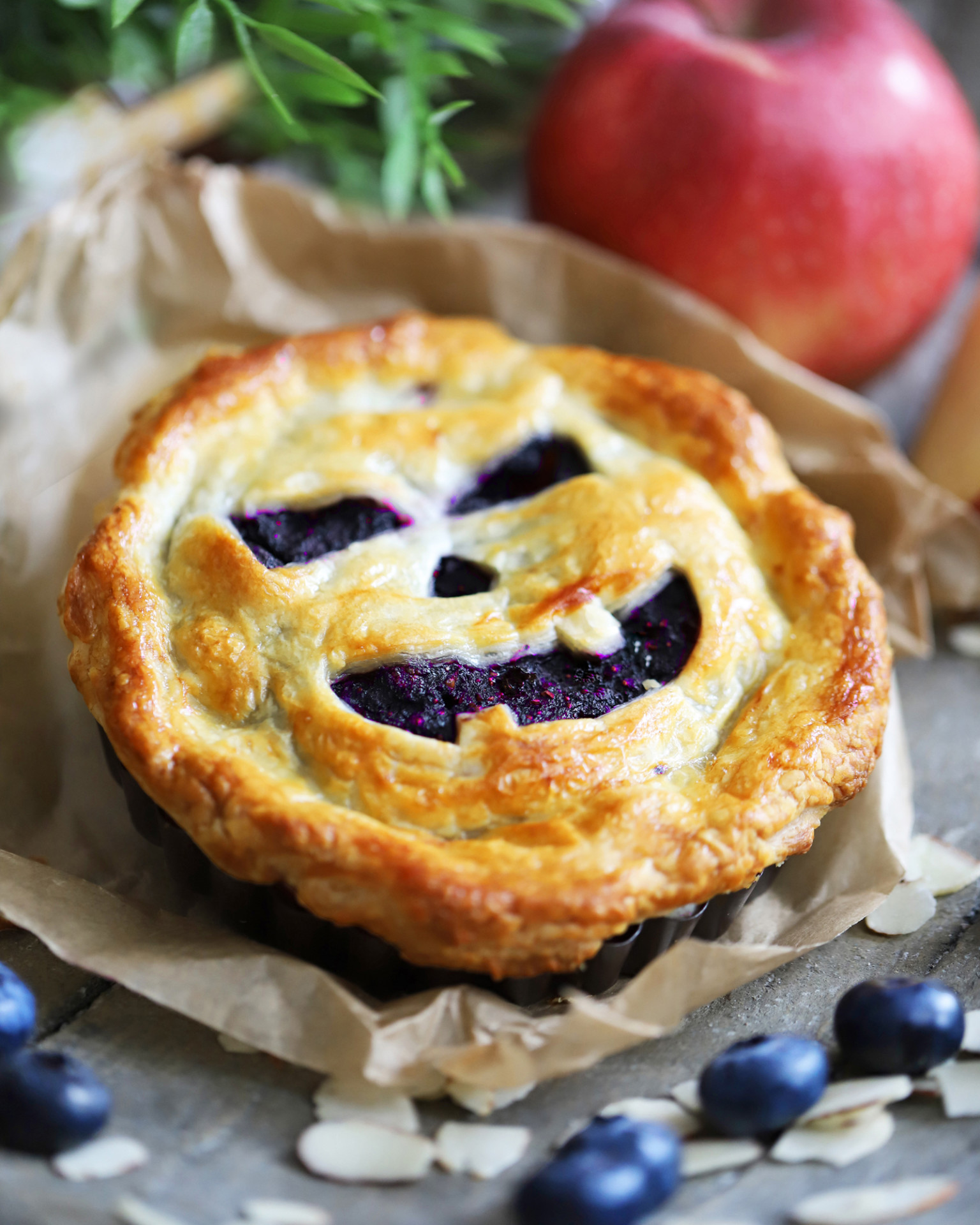 Halloween Blueberry Apple Pie im Miniformat - Zimtliebe.de