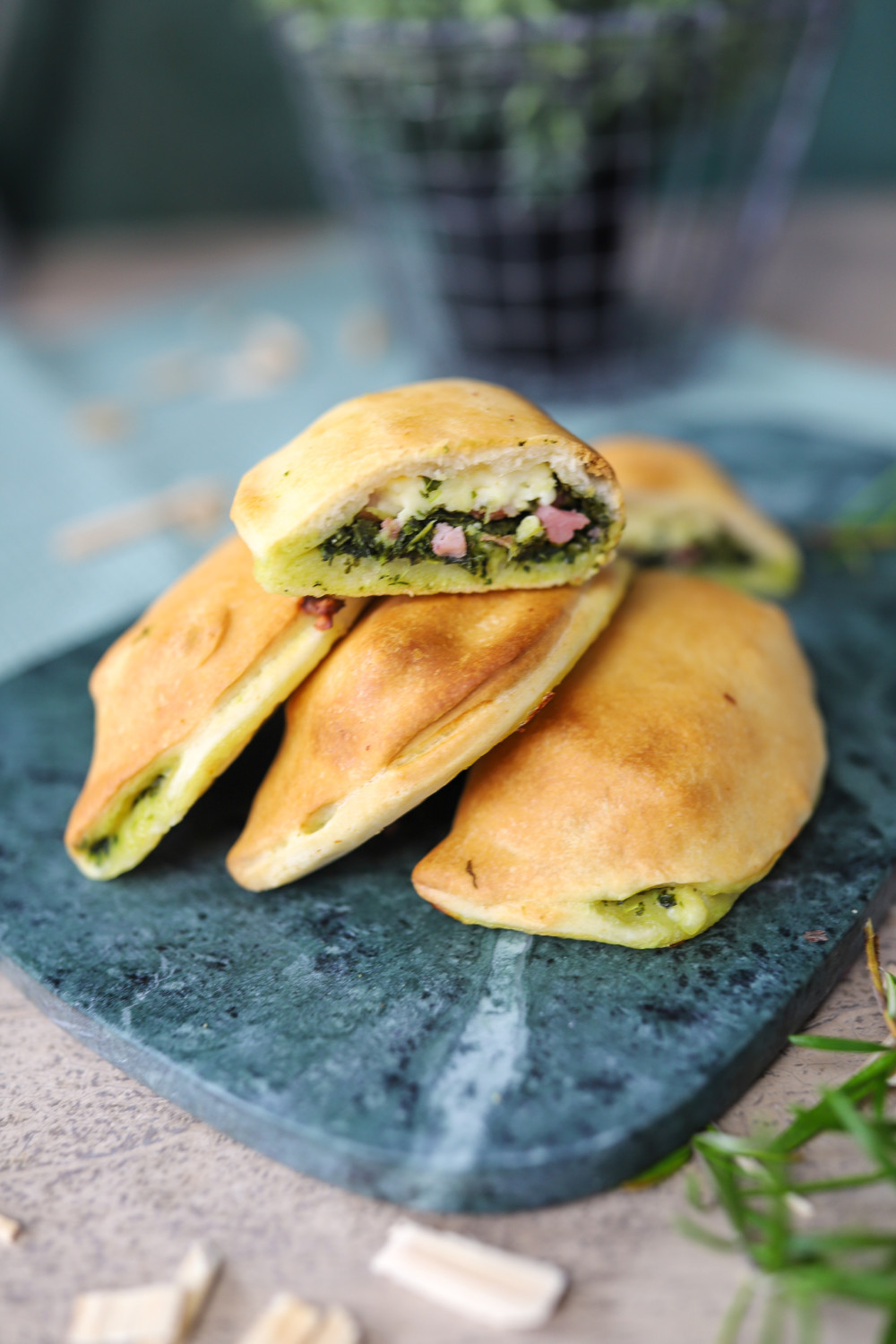 Mini Calzone mit Grünkohl, Bacon &amp; Feta - Zimtliebe- Schnelle Rezepte ...