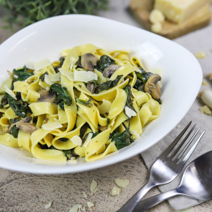 Tagliatelle mit Spinat &amp; Champignons - Zimtliebe.de Foodblog