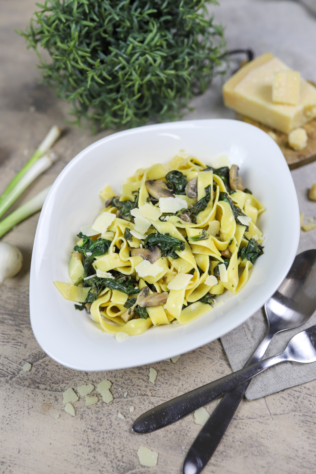 Tagliatelle mit Spinat &amp; Champignons - Zimtliebe.de Foodblog