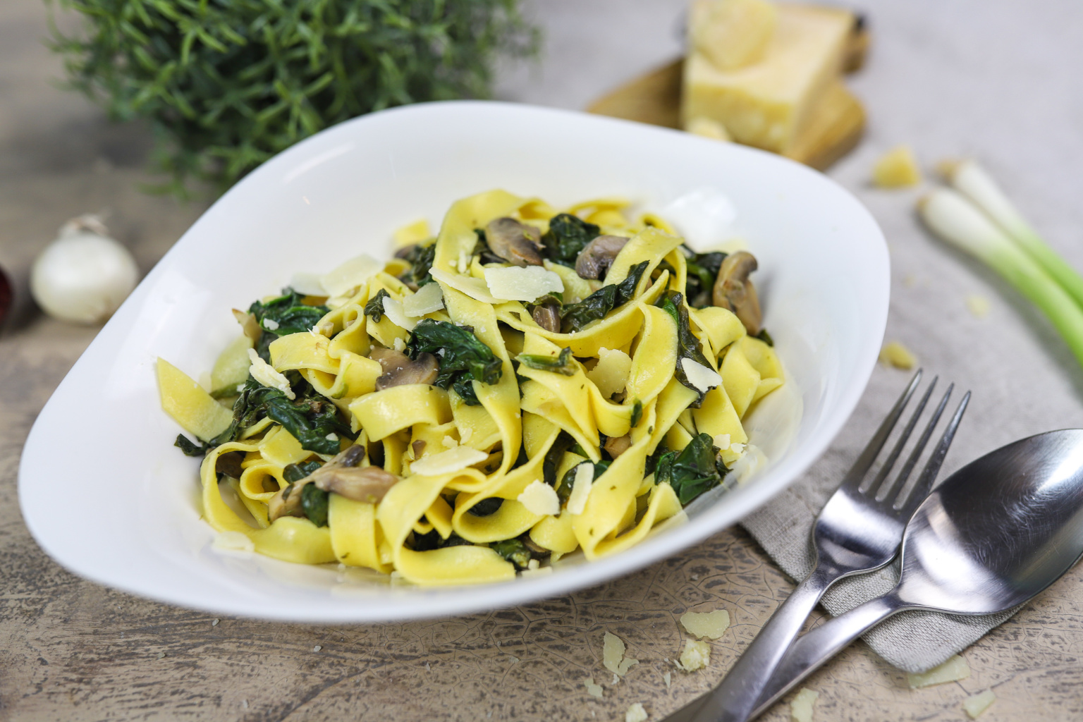 Tagliatelle mit Spinat &amp; Champignons - Zimtliebe.de Foodblog