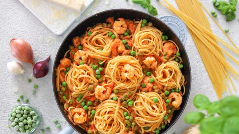 Leckere Linguine Pasta mit Garnelen für Erbsenzähler