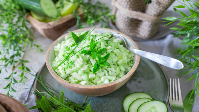 Apfel Gurken Salat mit Minze – Mein Sommersalat!