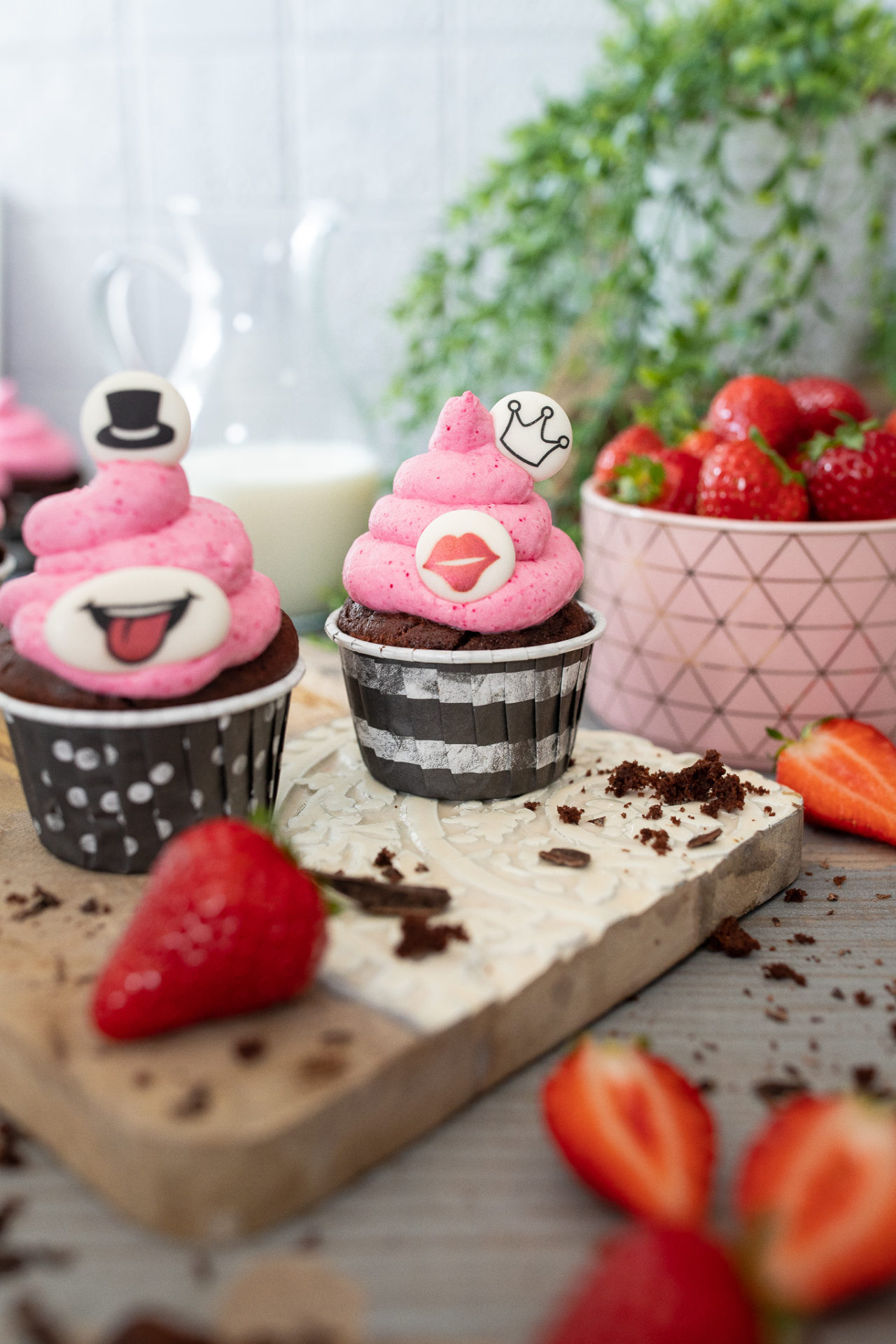Witzige Schoko Cupcakes mit Erdbeer Frosting - Zimtliebe- Schnelle ...