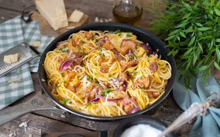 Pasta mit Pfifferlingen, 100% Sahnesoße & lecker Parmesan