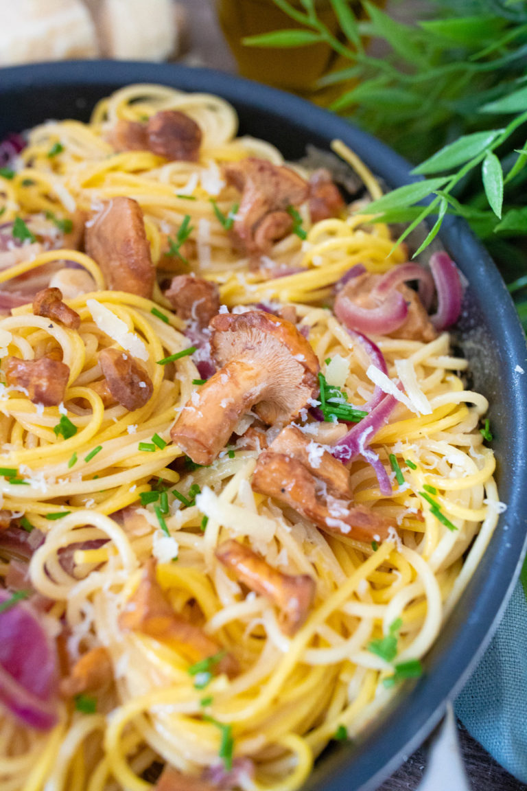 Pasta mit Pfifferlingen, 100% Sahnesoße &amp; lecker Parmesan - Zimtliebe ...