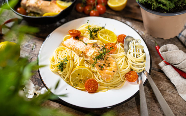 Zitronen Pasta mit Lachs aus dem Ofen – Italienisch lecker!