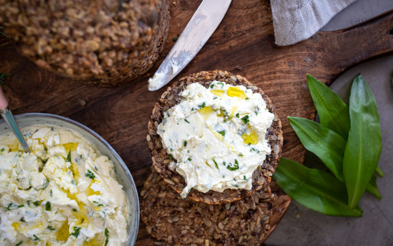 Schneller Bärlauch Aufstrich Dip mit Frischkäse