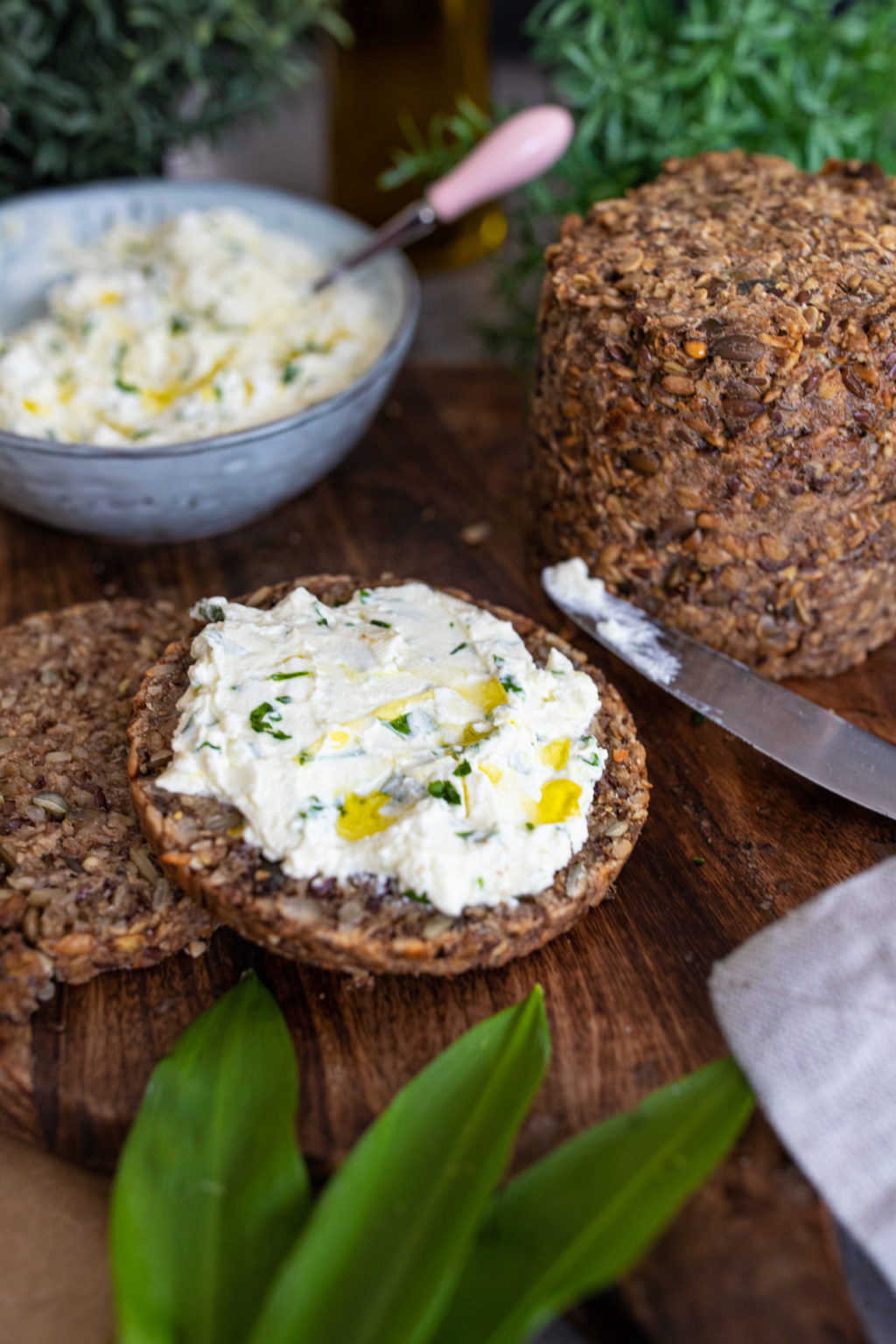 Schneller Bärlauch Aufstrich Dip mit Frischkäse - Zimtliebe- Schnelle ...