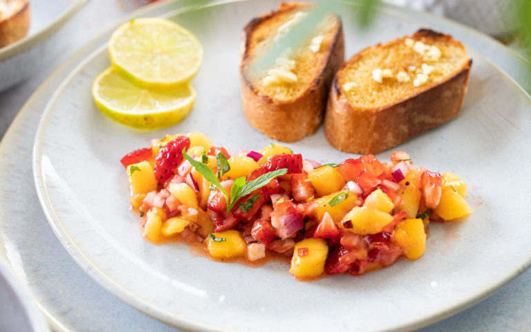 Schnelle Mango Erdbeer Salsa – Feurig oder mild