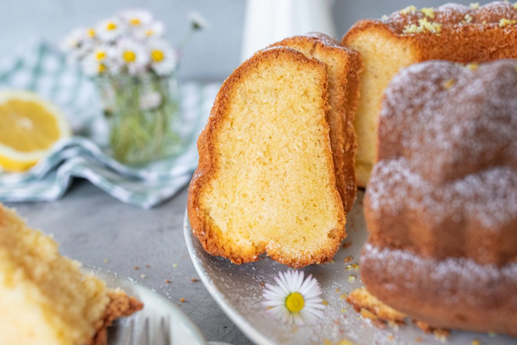 Saftiger Zitronen Joghurtkuchen - Einfach &amp; lecker! - Zimtliebe ...