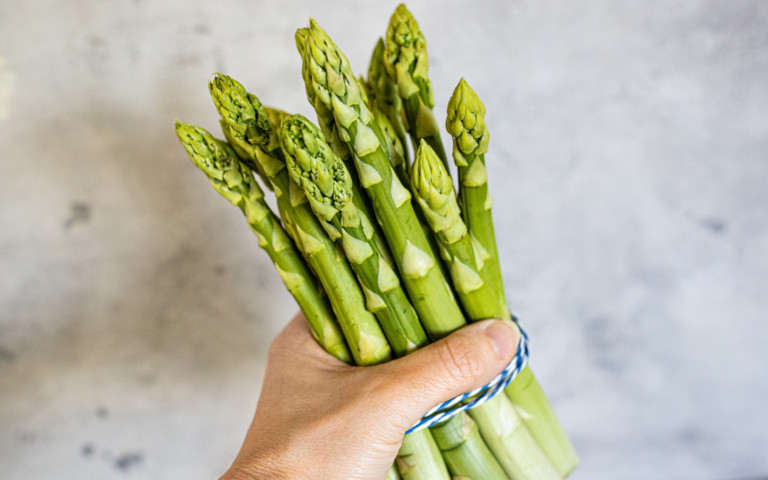 Grüner Spargel richtig braten