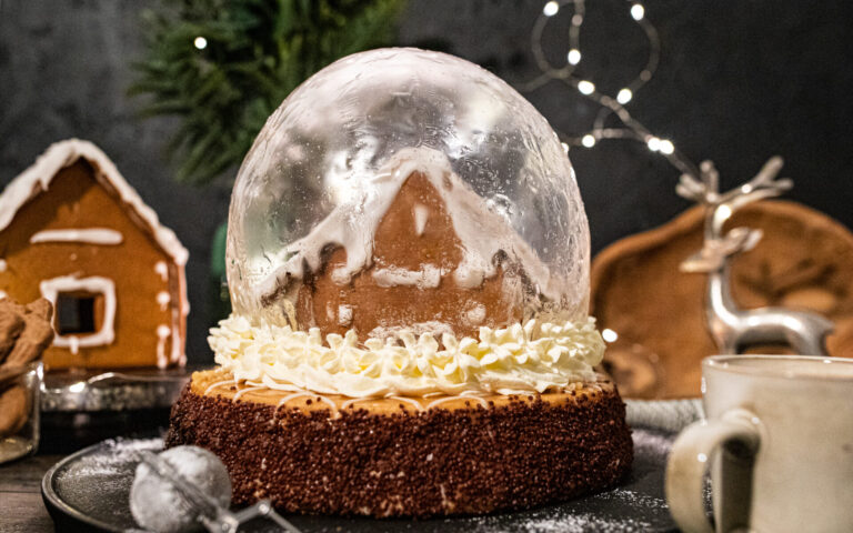 Schneekugel Torte selber machen – 100 % Weihnachtstorte