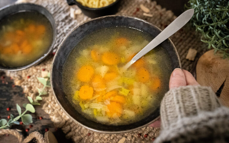 Einfach Omas Hühnersuppe kochen