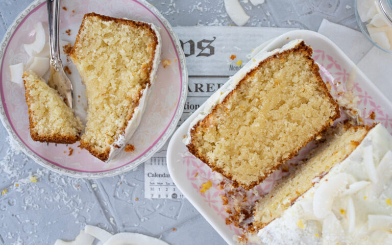 Einfacher Kokos Buttermilch Kuchen in der Kastenform