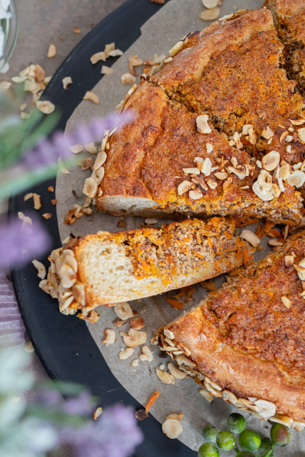 Saftiger Möhren Nuss Kuchen – Eine Torte für jede Gelegenheit ...